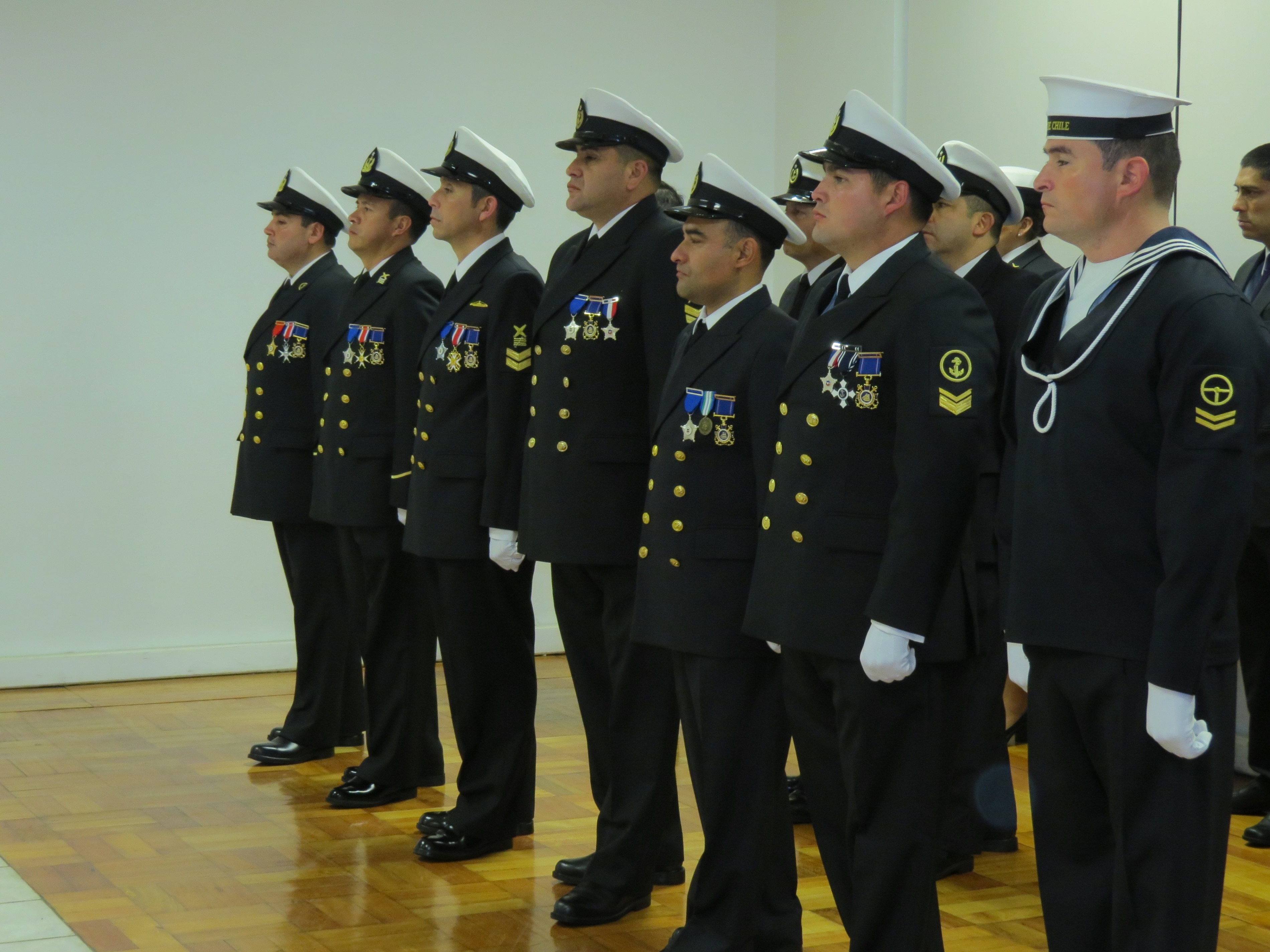 El Departamento de Bienestar Social de la Segunda Zona Naval Realiza Ceremonia Militar Interna en Conmemoración del Combate Naval de Iquique y Punta Gruesa y de las Glorias Navales